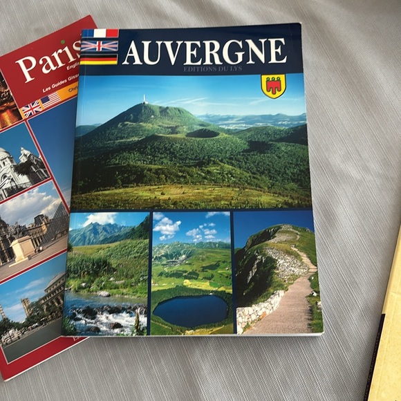 Colorful Travel Guide Set - Picture 3 of 4